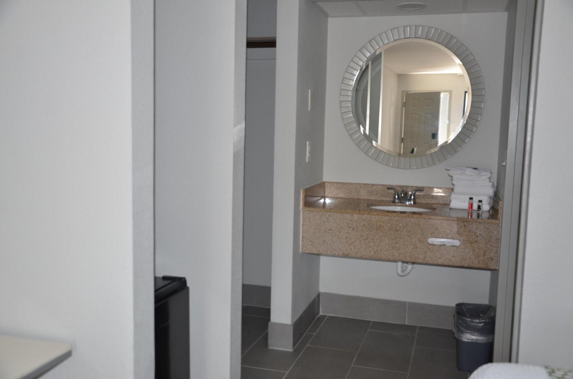 Baymont Suites Covington Exteriör bild