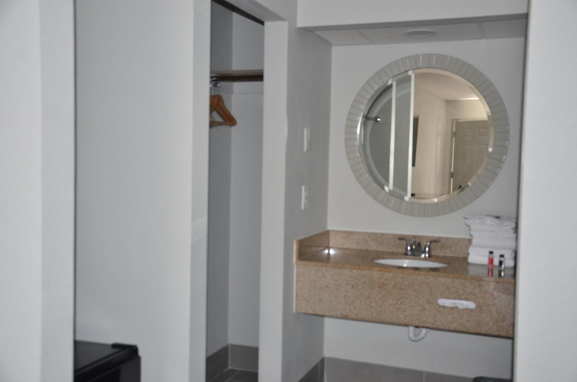 Baymont Suites Covington Exteriör bild